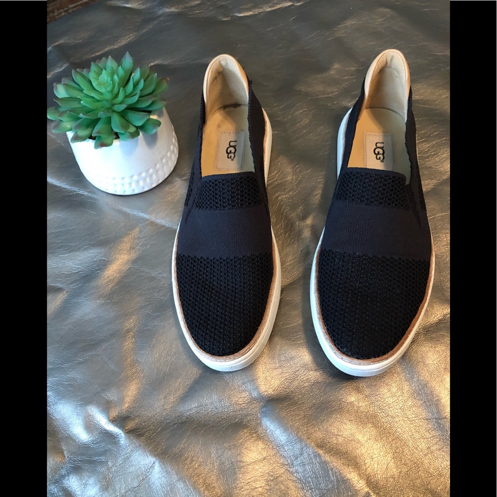 UGG Sammy sneaker size 8.5